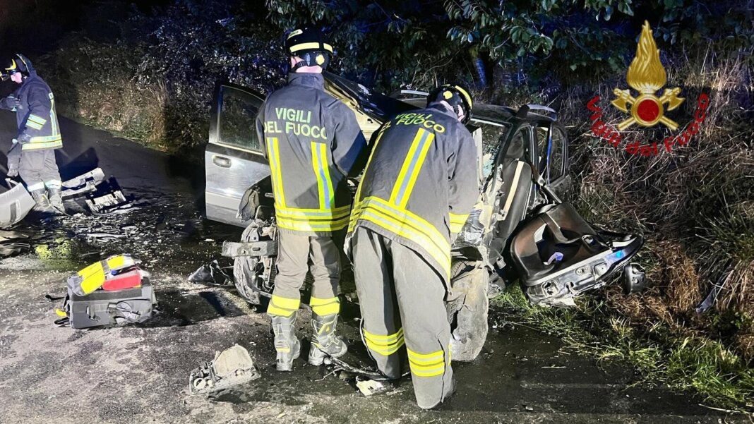 Scontro frontale a Pistoia: sei feriti, due sono gravi