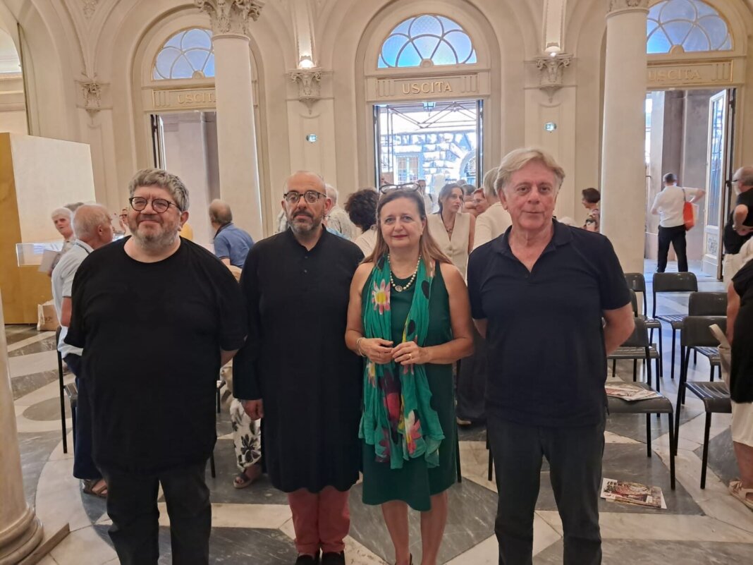 Cartelloni firmati da grandi artisti per le stagioni di prosa e dei concerti al Verdi di Pisa