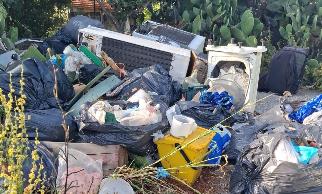 Discarica abusiva a Coteto - Salviano, individuata la vettura di chi ha abbandonato i rifiuti