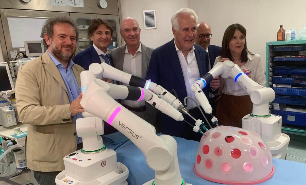 Nuovo robot chirurgico in ospedale di Livorno, sindaco Salvetti: 