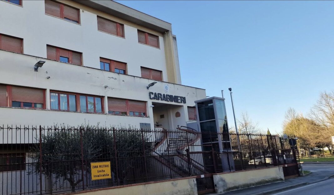 Danno in escandescenze dopo un controllo e feriscono sette carabinieri: arrestati