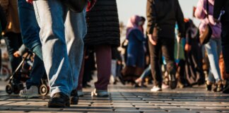 Popolazione eccessiva per la Terra: “Il ridimensionamento sociale sarà inevitabile”