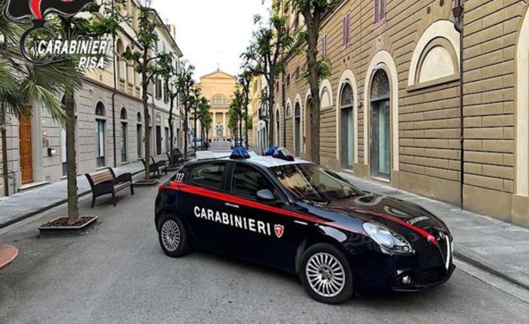 Si schianta con l'auto poche centinaia di metri dopo averla rubata