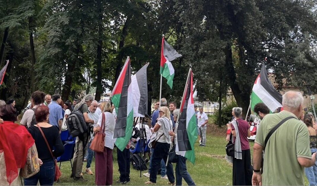 Folla al Parco della Pace di Pontasserchio per l'ultimo saluto a Marah Abu Zhuri