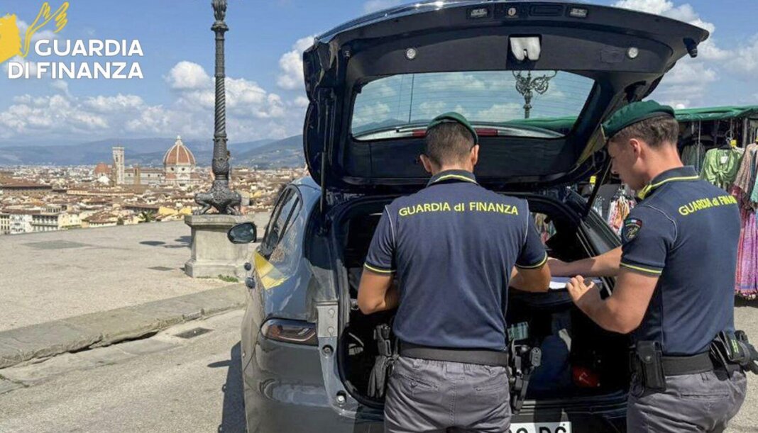 Gioco delle tre carte a piazzale Michelangelo: interviene la Finanza