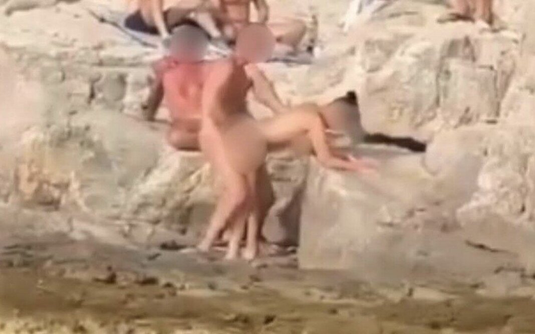 Livorno, sesso in pieno giorno sugli scogli del Sassoscritto