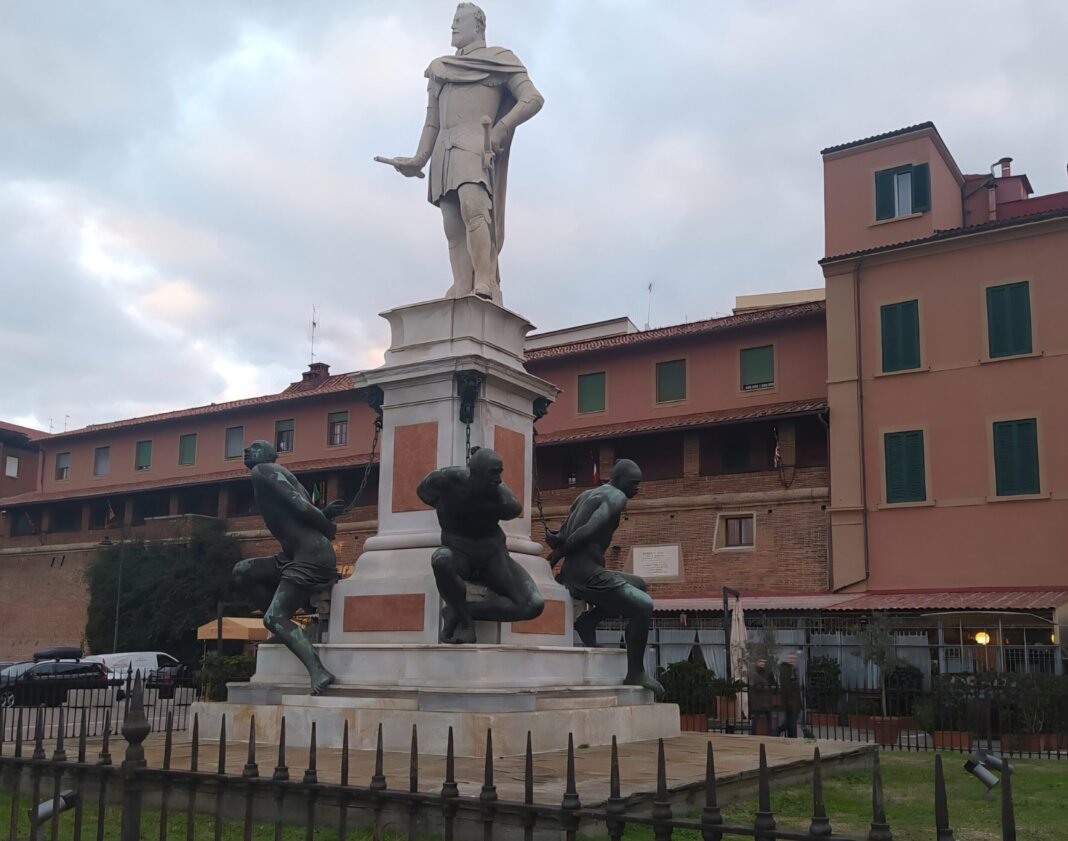 Quattro Mori liberati a Livorno: installazione artistica nella nuova Fortezza Vecchia