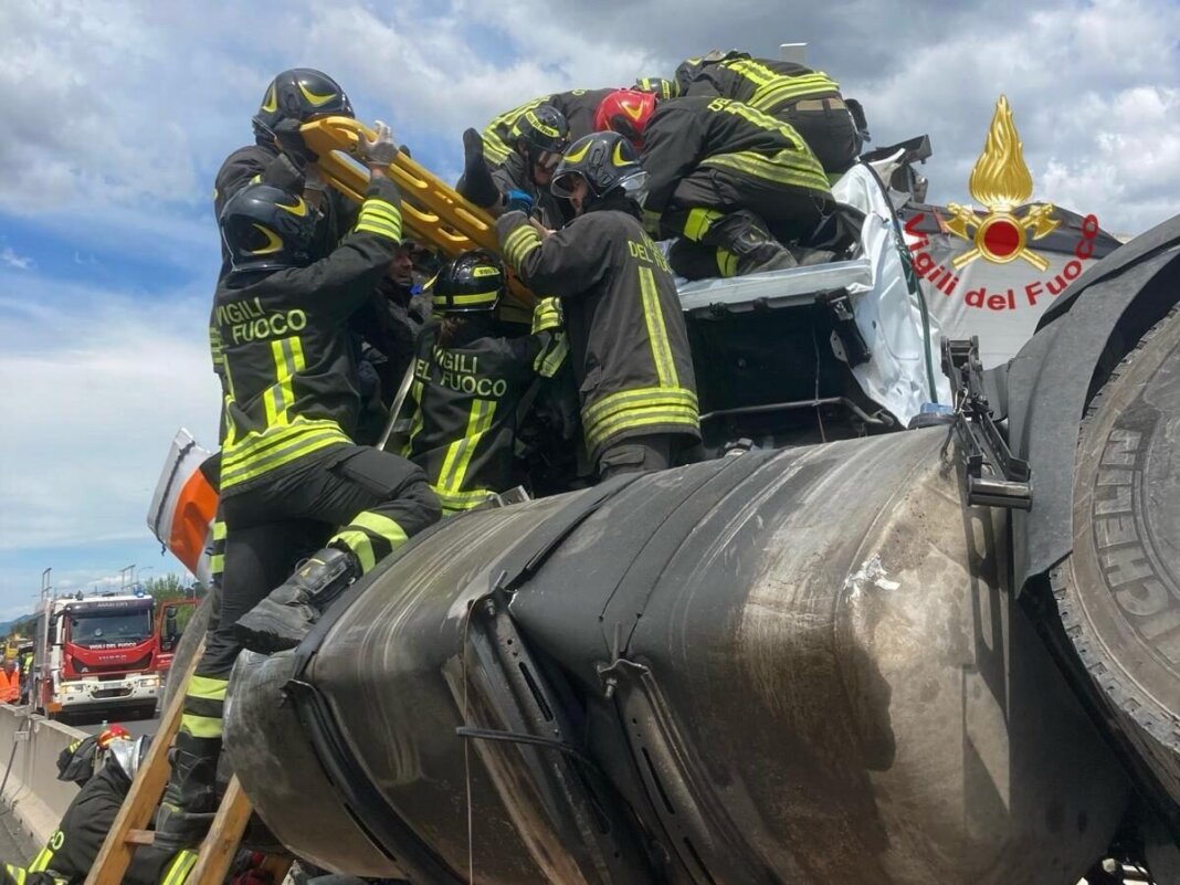 Un volontario esperto, una studentessa e un paziente: ecco chi sono le vittime del tragico incidente in A1