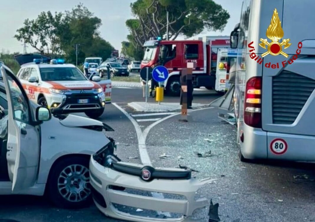 Paura per un incidente a catena sull'Aurelia: due feriti