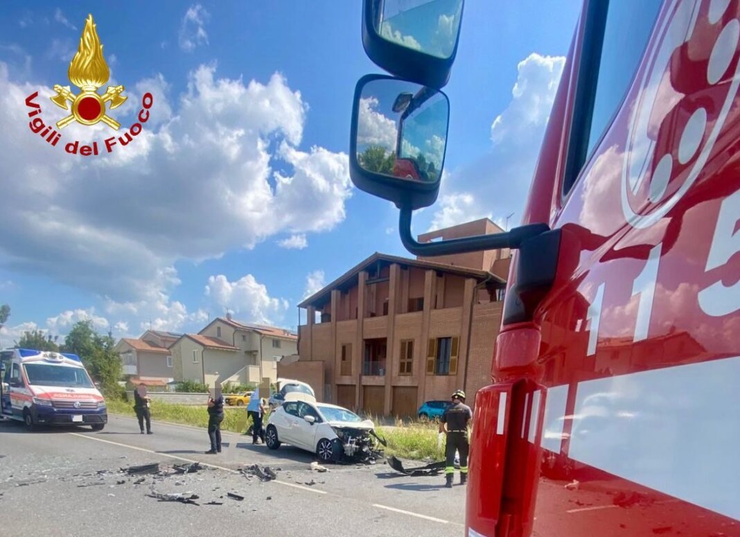 Spaventoso incidente frontale a Calcinaia: illeso un neonato