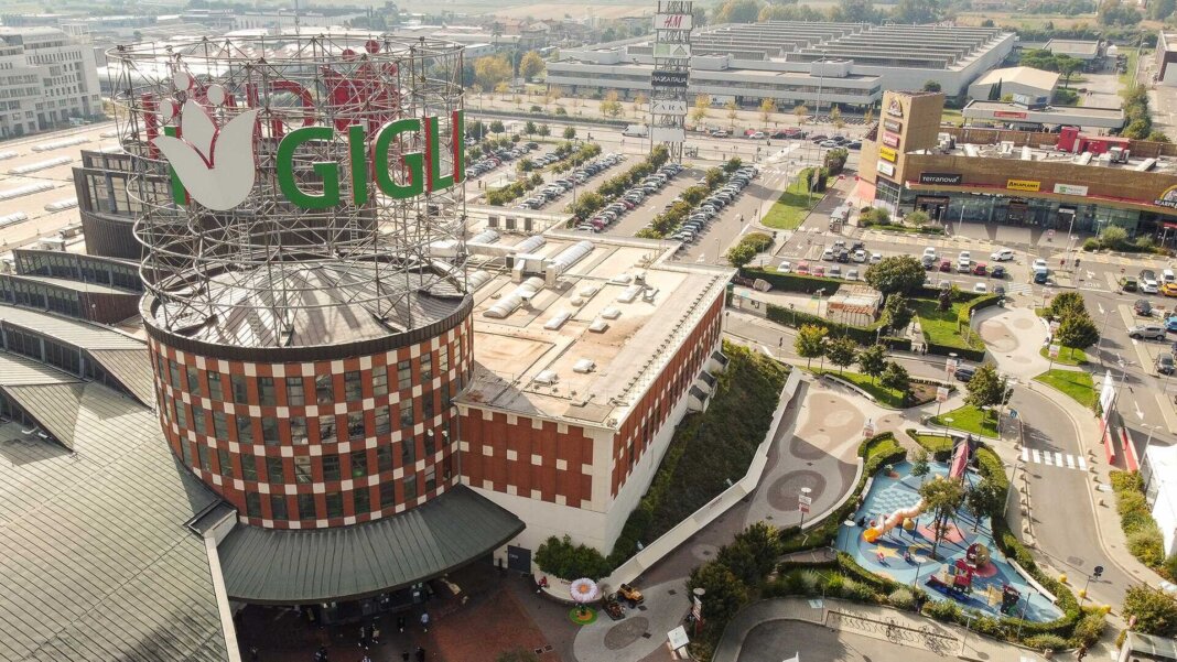 Centro commerciale I Gigli aperto a Ferragosto, i sindacati annunciano mobilitazioni