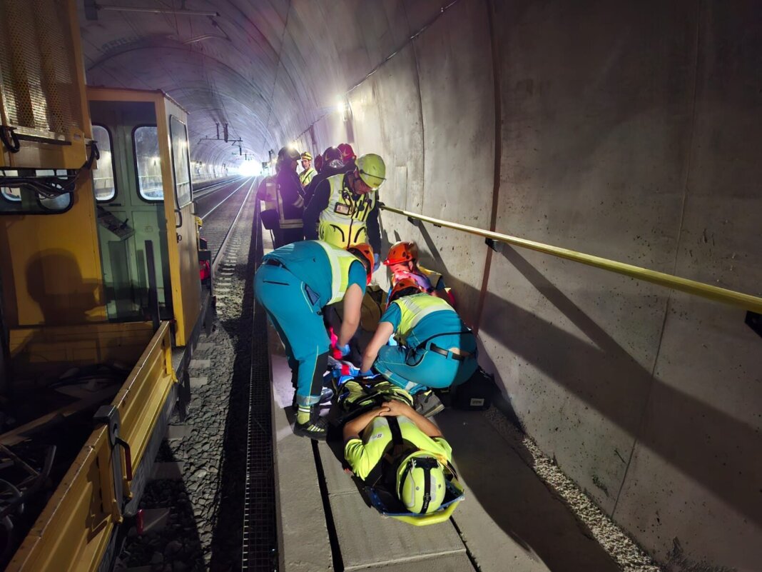 Raddoppio ferroviario più vicino: maxiesercitazione nella galleria di Serravalle