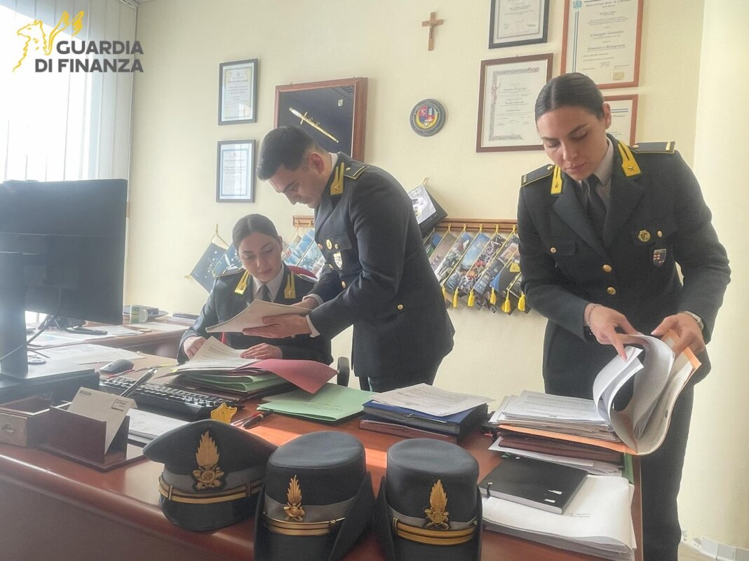 Diplomi facili con l'iscrizione al centro studi: maxioperazione per smantellare la rete