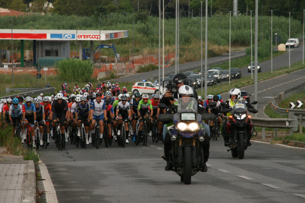 Quattro feriti dopo la caduta alla Gran Fondo Città di Livorno: uno è grave
