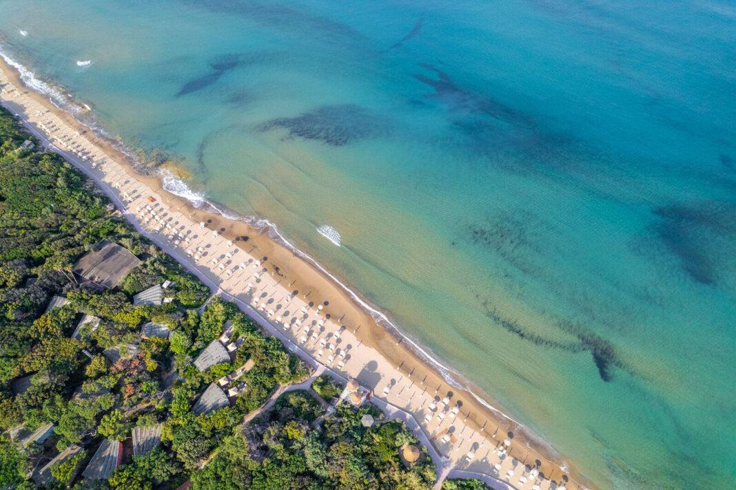 abilimento balneare riva degli etruschi a san Vincenzo chiamati per acr da annegamento. Medico a bordo della croce rossa di venturina constata il decesso di uomo tedesco di 66 anni. Ipotermia ma non gravi condizioni per altra persona recuperata dal mare