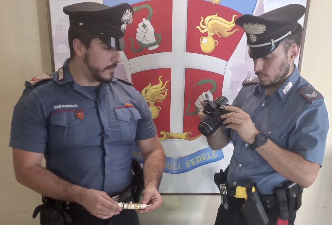 Via oro per 45mila euro e contanti con la truffa del falso carabiniere