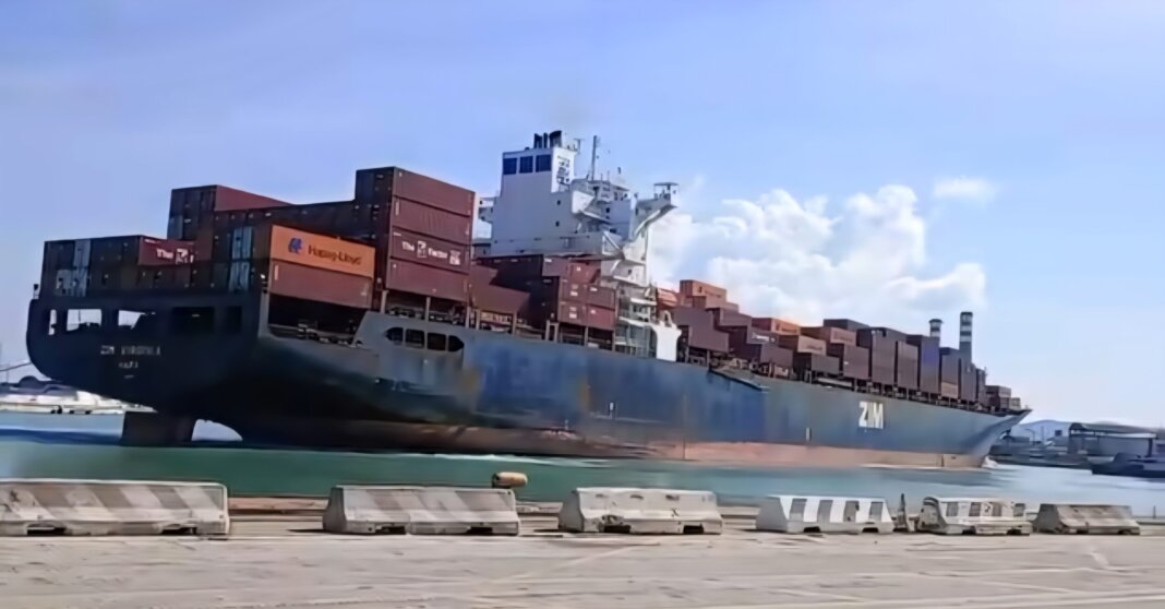 Nave israeliana a Livorno, protestano i portuali: 