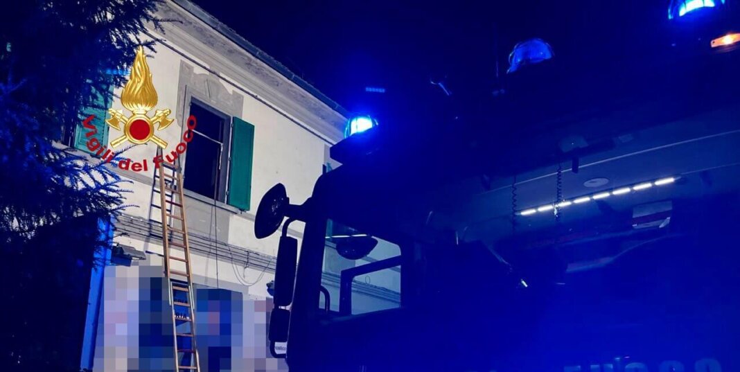 Brucia la cucina di un appartamento a Empoli: evacuata una famiglia