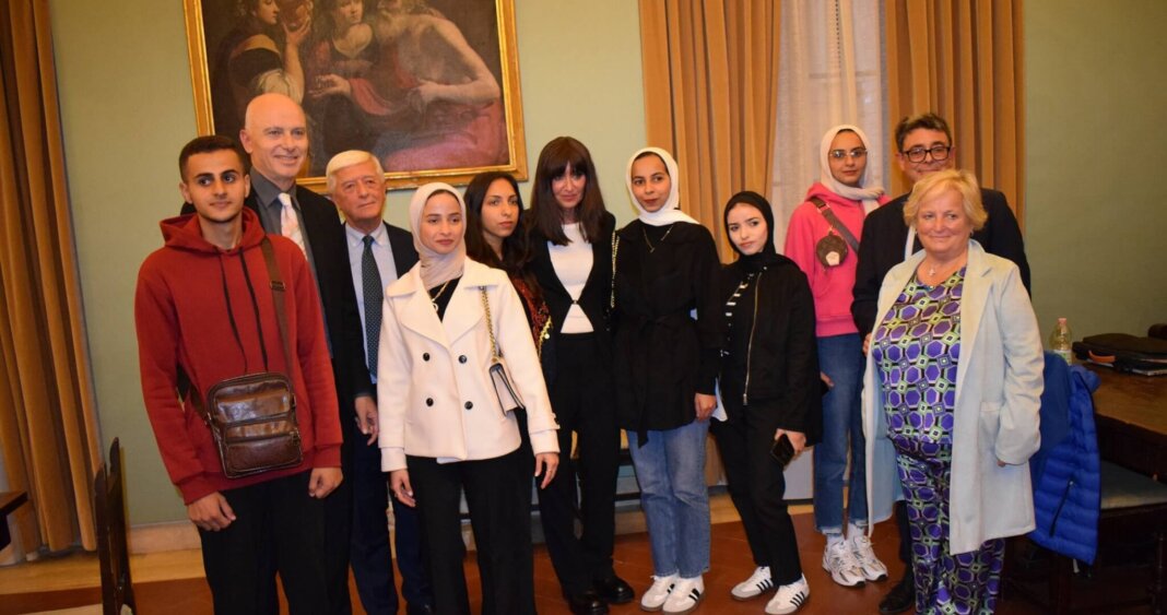 Studenti di Gaza accolti dalle università toscane: a Pisa e Siena l'incontro con la ministra Bernini