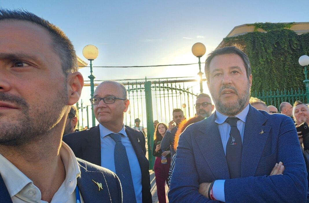 Salvini contestato a Livorno: 
