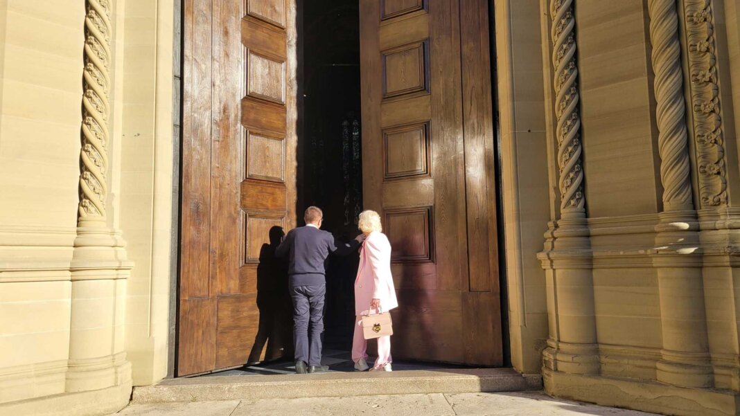 Reataurati i tre portoni della cattedrale di Arezzo