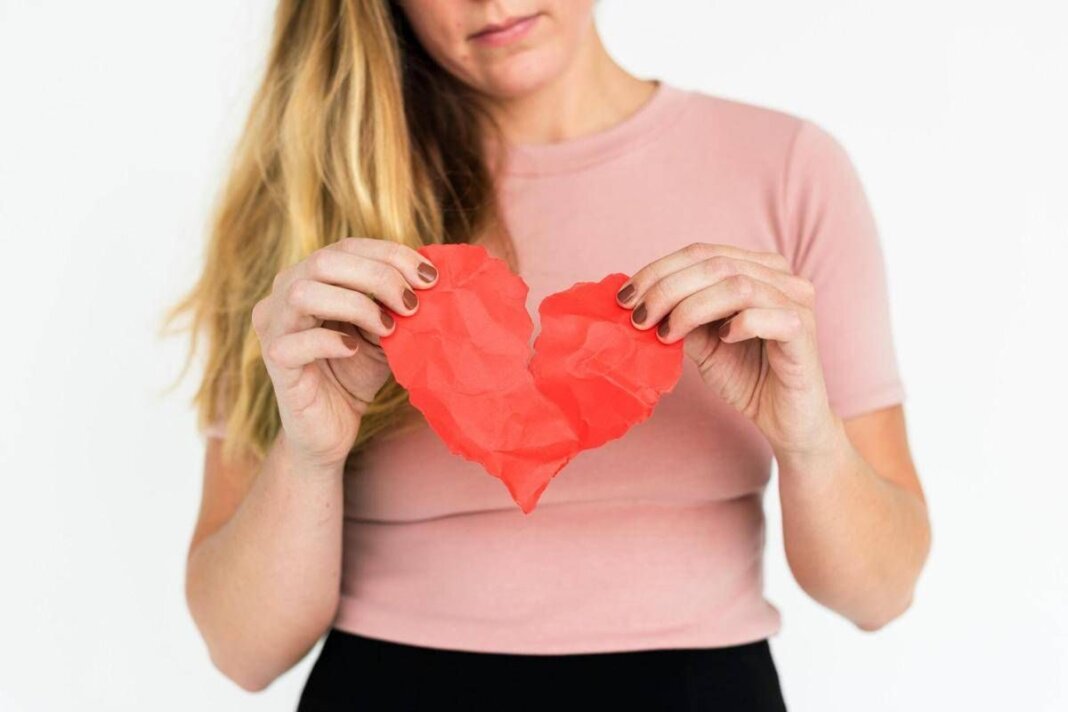 Dal poco sonno alla luce artificiale, ecco come si ammala il cuore: l’appello dei cardiologi Usa