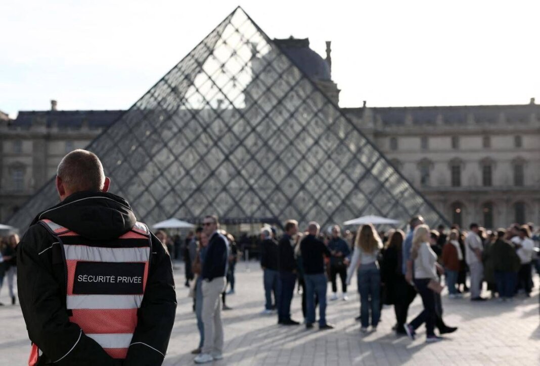 Furto al Louvre, media: “Arrestato terzo sospetto”