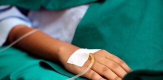 “Ho dolori pazzeschi”, c’è un’anguilla viva nell’intestino: il caso (quasi) unico al mondo