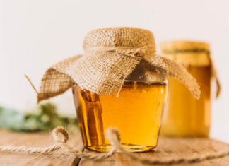 Il caro gasolio taglia le ali alle api toscane: a rischio la produzione dei mieli pregiati Miele