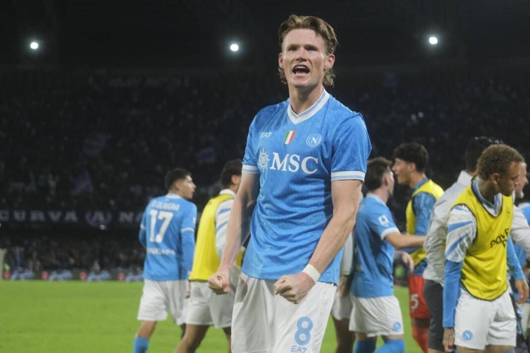 Napoli-Inter 3-1, Conte cala il tris e si riprende il primo posto