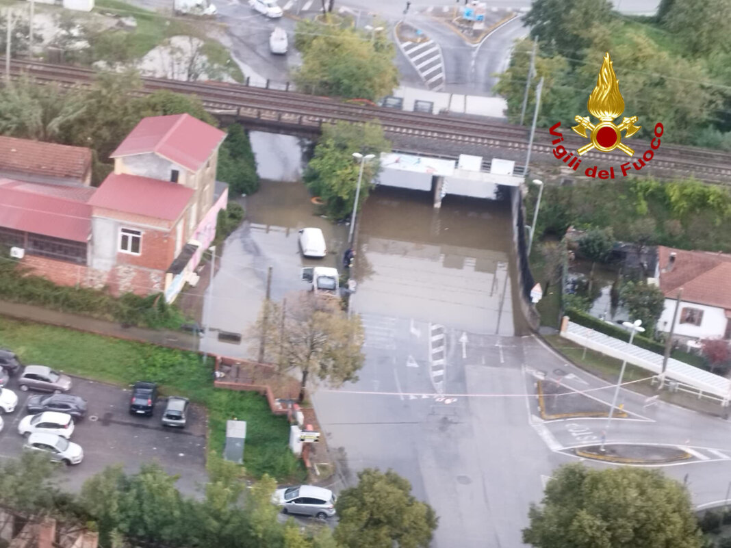 Il maltempo colpisce duro in provincia di Massa Carrara: Comuni chiudono le scuole