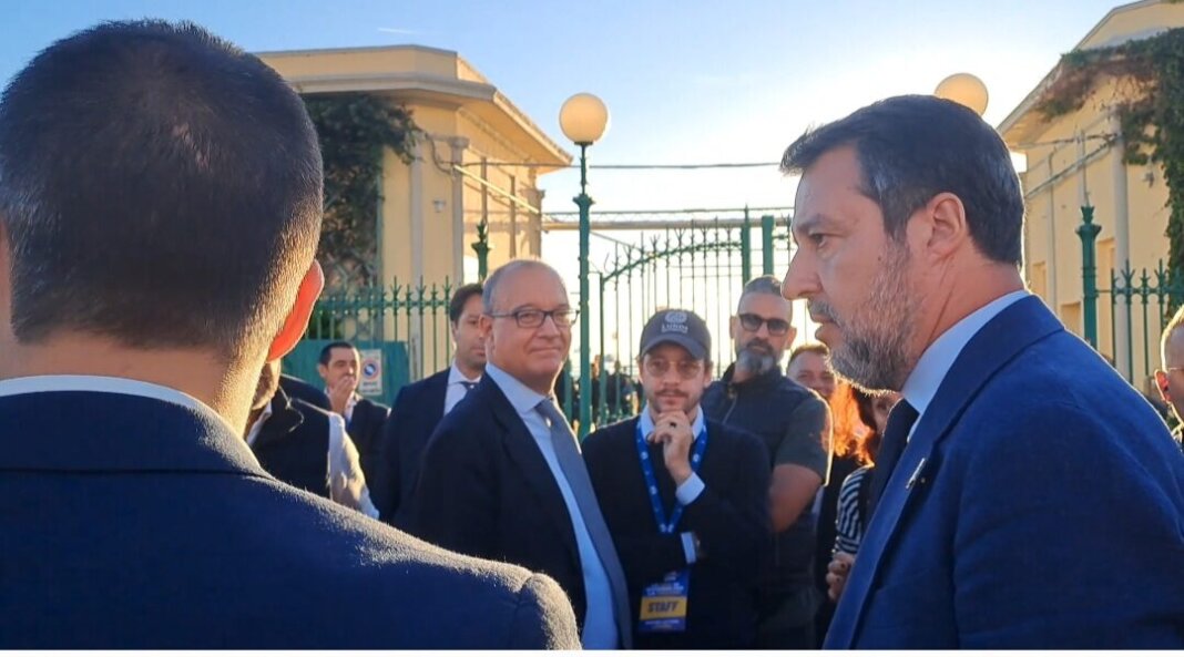 Matteo Salvini raddoppia a Livorno: il vicepremier torna dopo le contestazioni