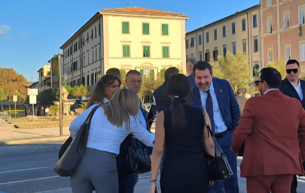 Matteo Salvini a Livorno: niente mercato tra la gente. Cambio di programma per il vicepremier