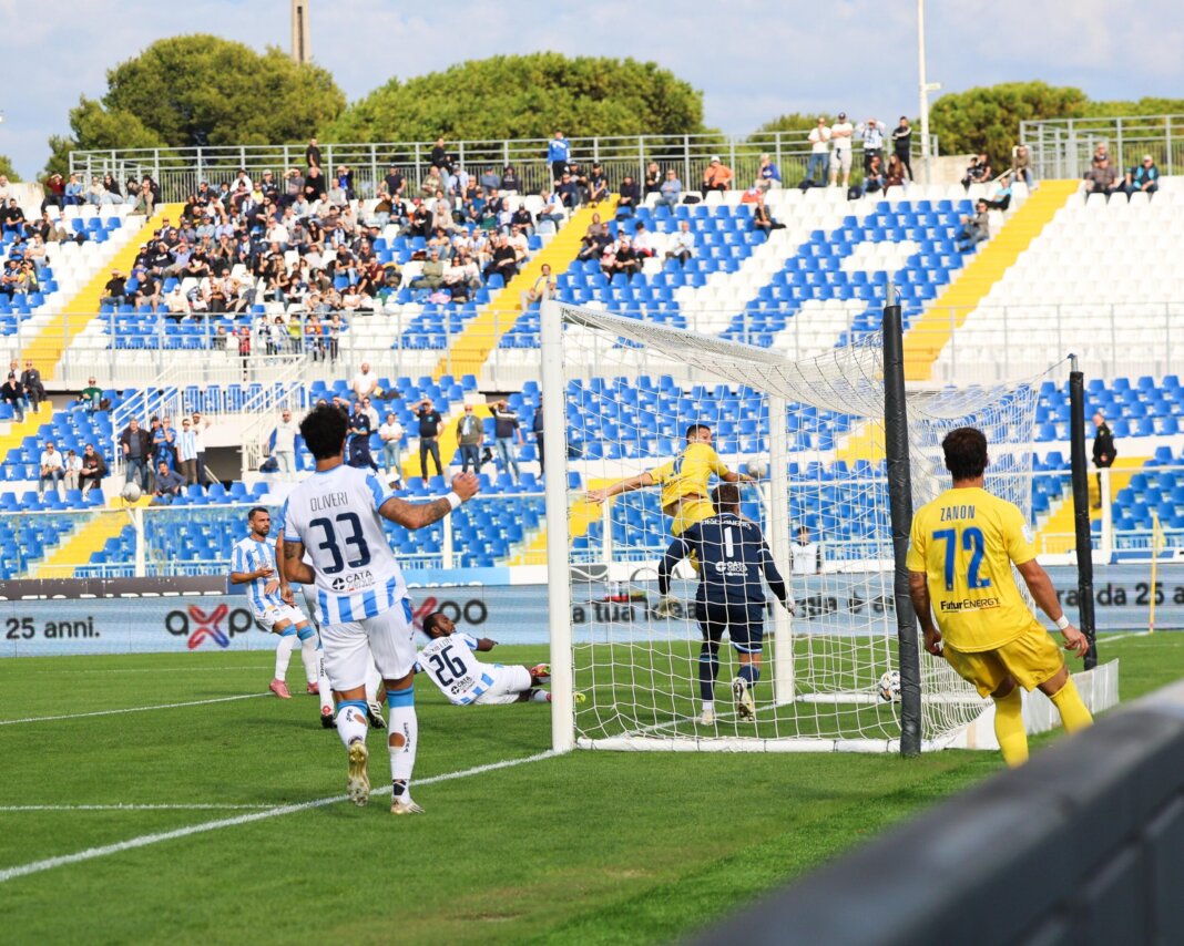 Carrarese sprecona si fa rimontare due gol di vantaggio a Pescara