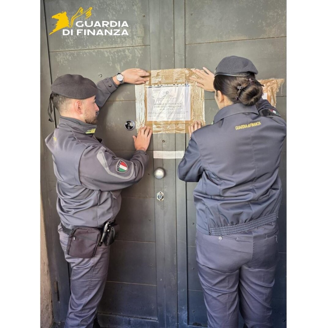 Ponsacco, sequestrato un night club: irregolarità e armi nei controlli