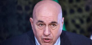 Crosetto rientra da Dubai: “Torno con volo militare, pago io cifra tripla”