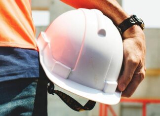 Morto sul lavoro a Sesto Fiorentino, i sindacati proclamano un’ora di sciopero all’ultima ora di ogni turno di lavoro