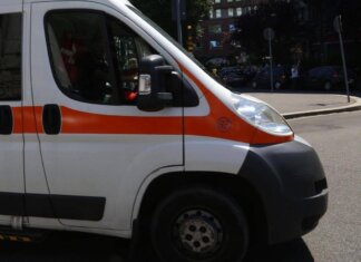 Operaio 38enne muore a Taranto, colpito da un palo mentre era a lavoro in un cimitero