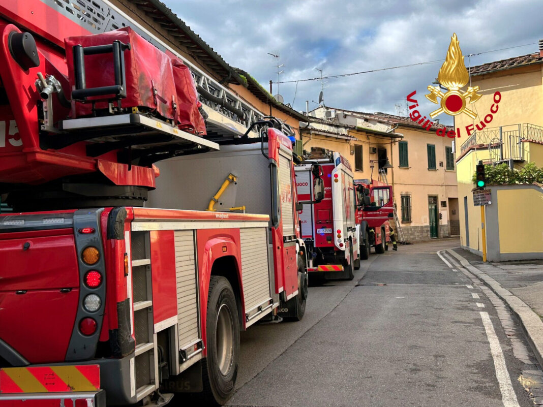 Fiamme in un appartamento di Campi Bisenzio: muore anziana di 86 anni