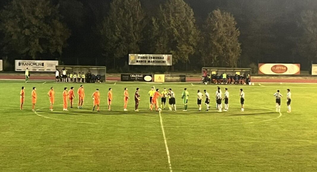 Aggressione sugli spalti dopo il gol: pugno duro del questore contro i tifosi viareggini