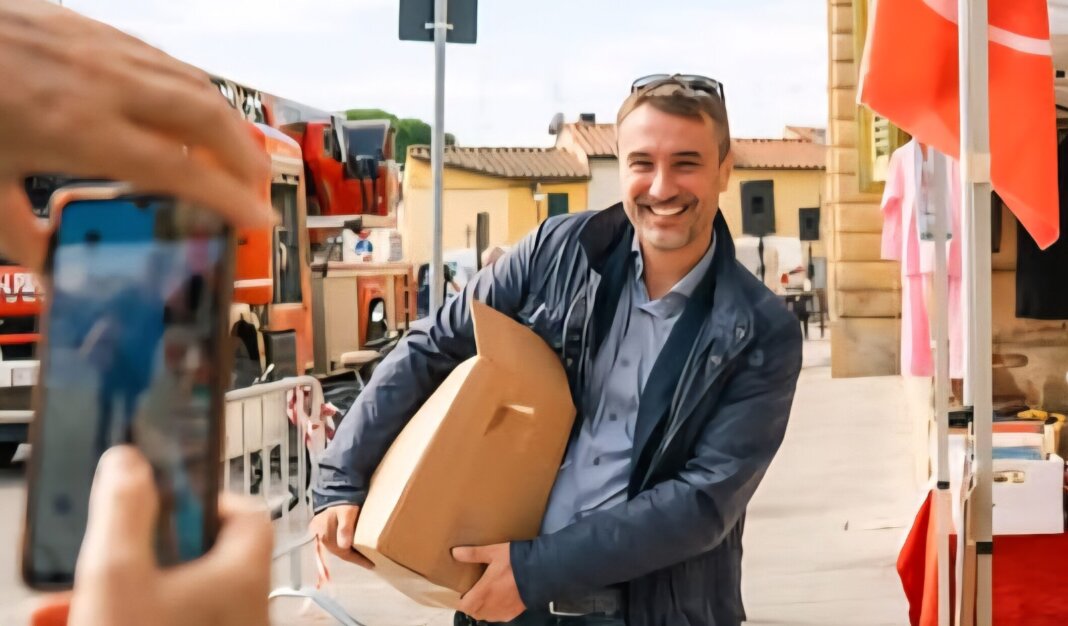 Il sindaco Lorenzo Falchi saluta Sesto Fiorentino: 