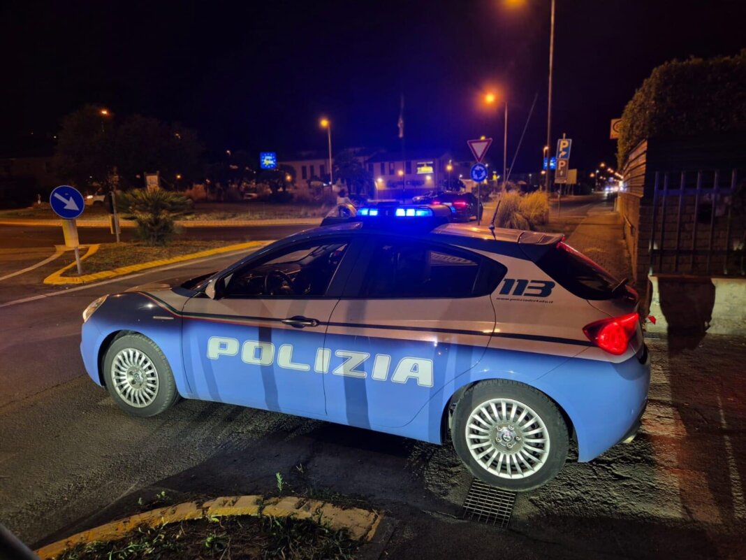Aggredisce un uomo a pugni dopo che l'ha rimproverato perché urinava in strada: va in carcere