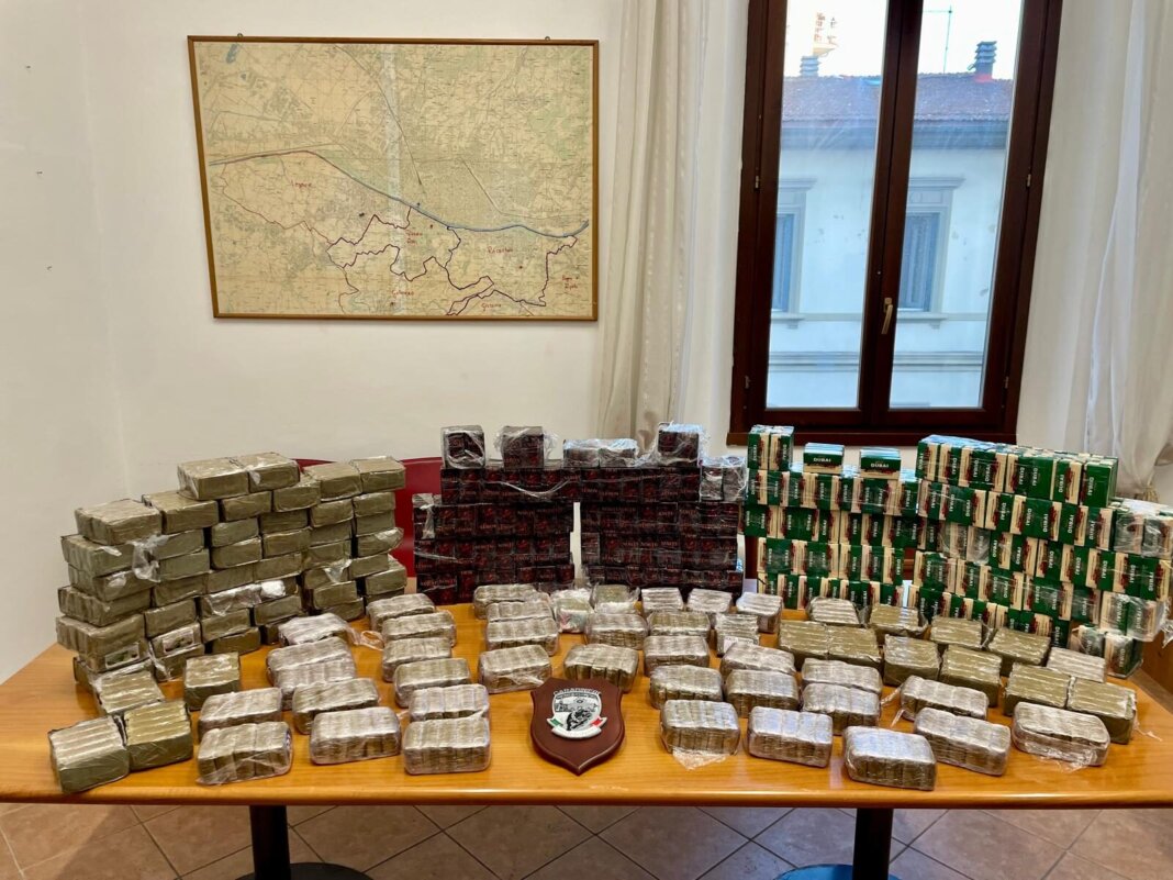 Avevano a disposizione 1250 panetti di hashish pronti per lo spaccio: coppia arrestata a Firenze