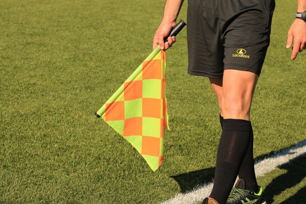 Arbitro di 15 anni picchiato a Siena