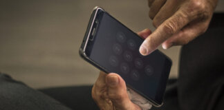 Truffa del finto appuntamento sanitario: attenzione ai messaggi trappola sui cellulari truffa telefonica