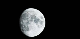 Nasa annuncia missione verso la Luna, 4 astronauti in volo 10 giorni