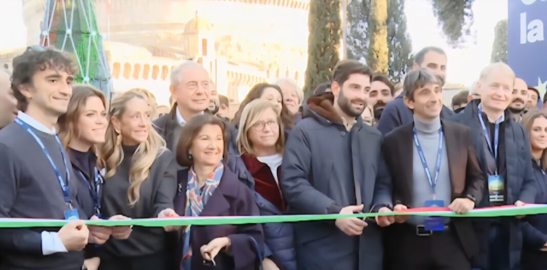 Atreju 2025, al via la kermesse FdI: Giovanni Donzelli taglia il nastro con Arianna Meloni