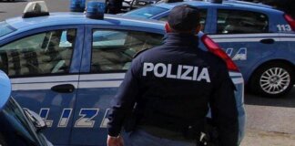 Rapinano e minacciano due turisti in centro a Firenze: uno in manette