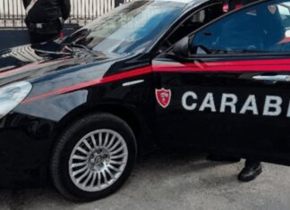 Catania, donna accoltellata per strada: ricercato il marito