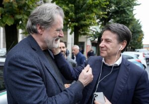 Dieci tappe M5S, leader Conte, con consiglieri regionali Irene Galletti, presidente M5S Toscana, e Luca Rossi Romanelli. Con assessore regionale Luca Barontini e deputato Andrea Quartini. Incontri con comitato 'Giusto dire no'. Superate 500mila firme. Tutte le date in Toscana